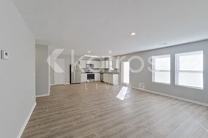 4 bed, 3.0 bath, 2010 sqft, $1,895 — Photo 2