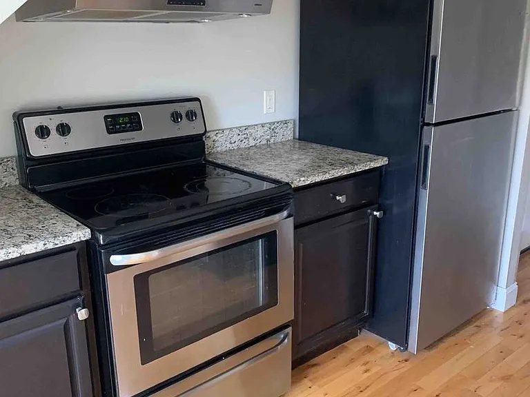 126 King St — Photo 2