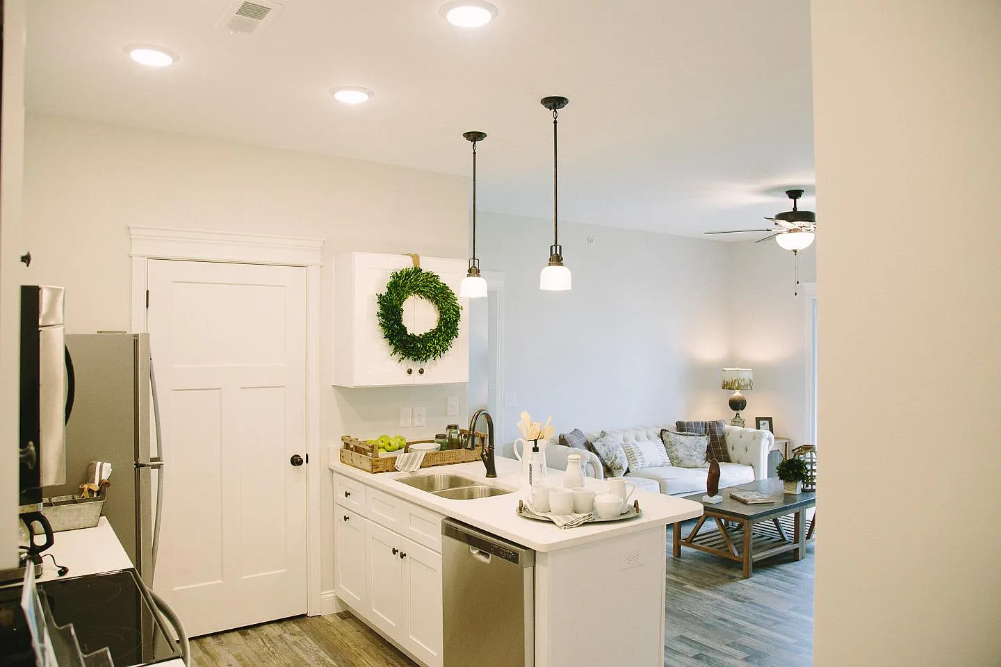 2 bed, 952 sqft, $1,875 — Photo 3
