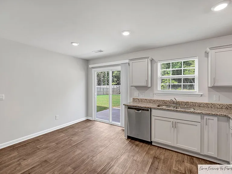 148 Rushton Dr — Photo 10