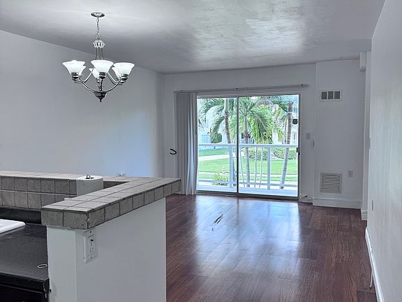 4th image of 1600 NE 114th St APT 205