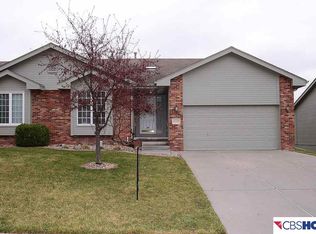 11707 Bayview Dr, Papillion, NE 68133