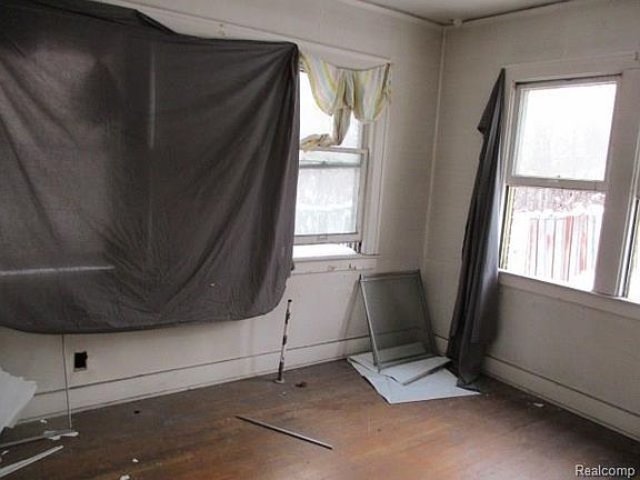 4th image of 9725 N Martindale St