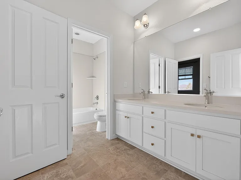 1005 S Fowler Ln — Photo 19