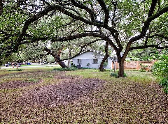3rd image of 1006 S Riviera Cir