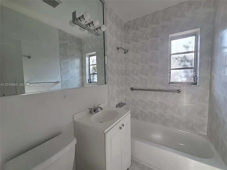 781 SW 11th St #3 — Photo 9