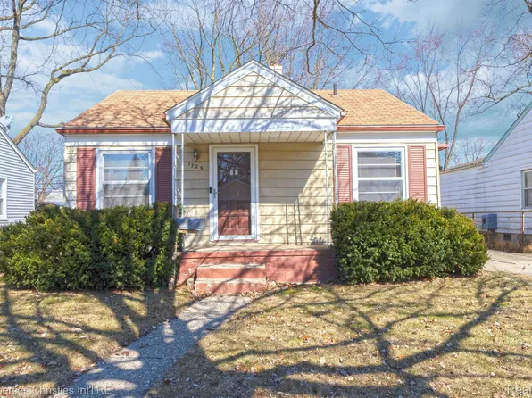 1725 Moorhouse St, Ferndale, MI 48220