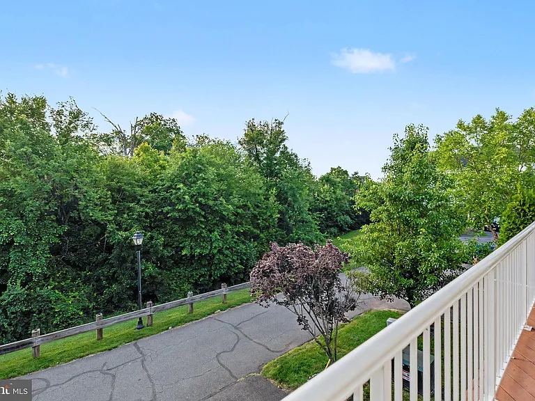 23108 Sunbury St — Photo 33