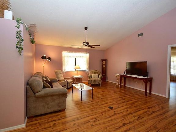3rd image of 1698 Cypress Ave