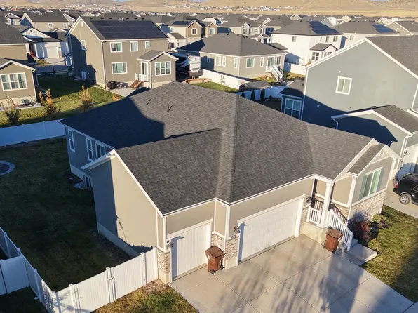 1079 E Horse Rider Dr, Eagle Mountain, UT 84005