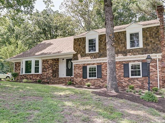 2nd image of 1608 Cloister Dr