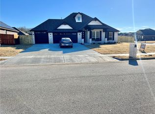 1601 Colonel Bartow Dr, Prairie Grove, AR 72753