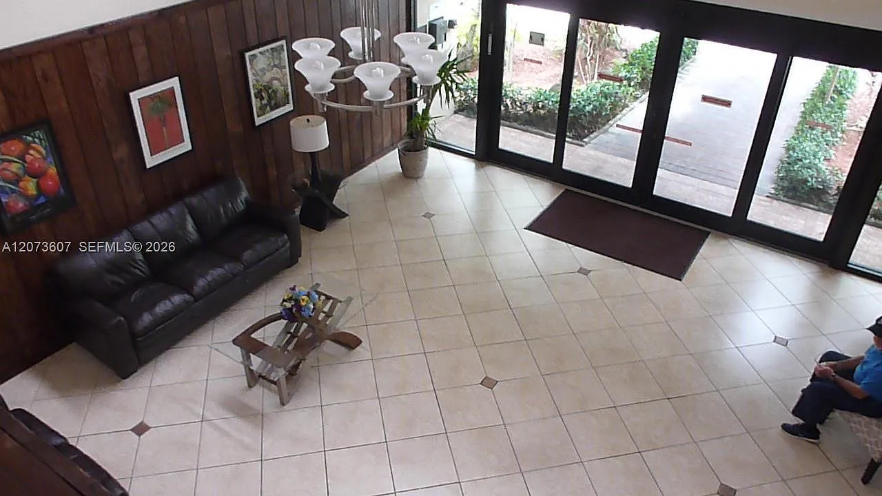 Building Ten Of Racquet C — Photo 3