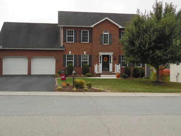 635 Keystone Dr NW, Christiansburg, VA 24073