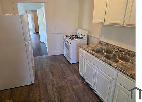 3rd image of 1654 E 93rd St APT 4
