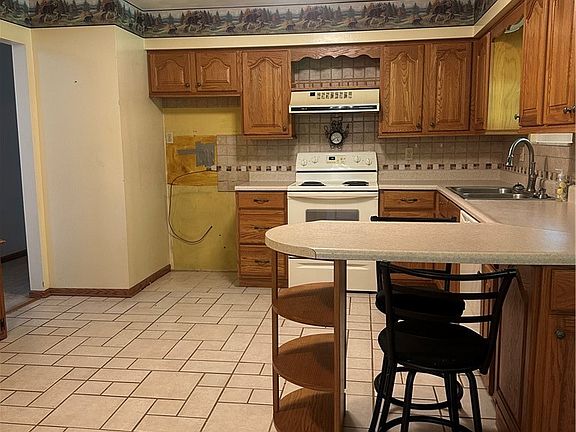 3rd image of 105 Randolph Rd