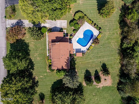 3rd image of 1902 Northwood Dr