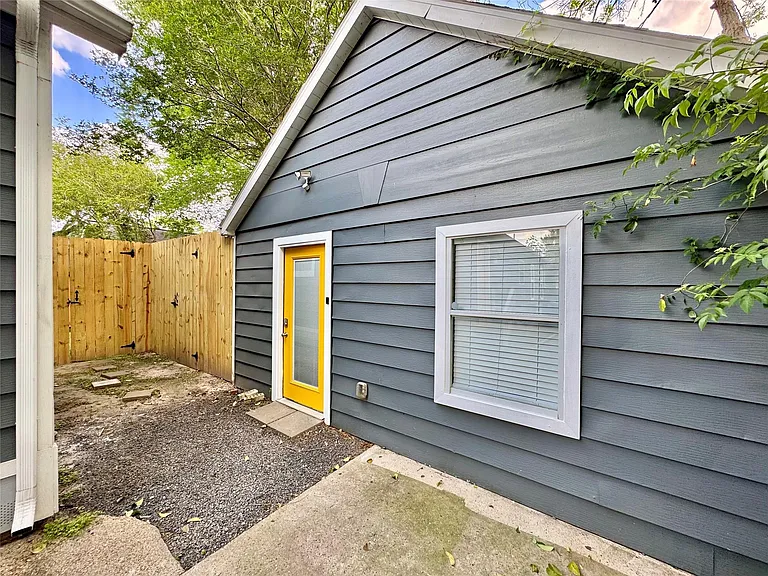 914 Joyce St #A — Photo 2