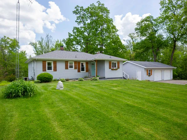 68401 Channel Pkwy, Edwardsburg, MI 49112