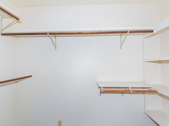 3rd image of 958 Holoholo St #B