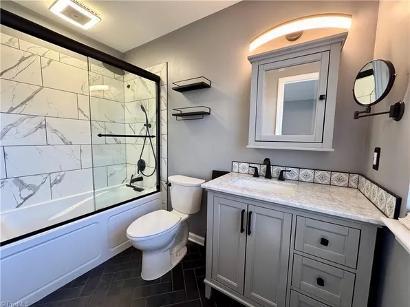 7243 Wanda Vista Ln, Pfafftown, NC 27040