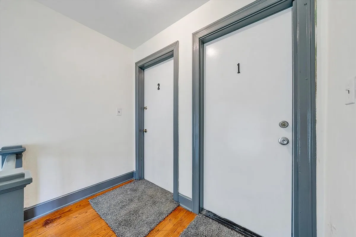 2 bed, 980 sqft, $985 — Photo 1