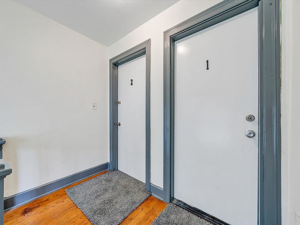 1st image of 915 9th St SE #2