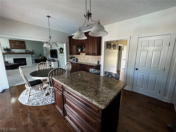 5th image of 351 Chandler Ct