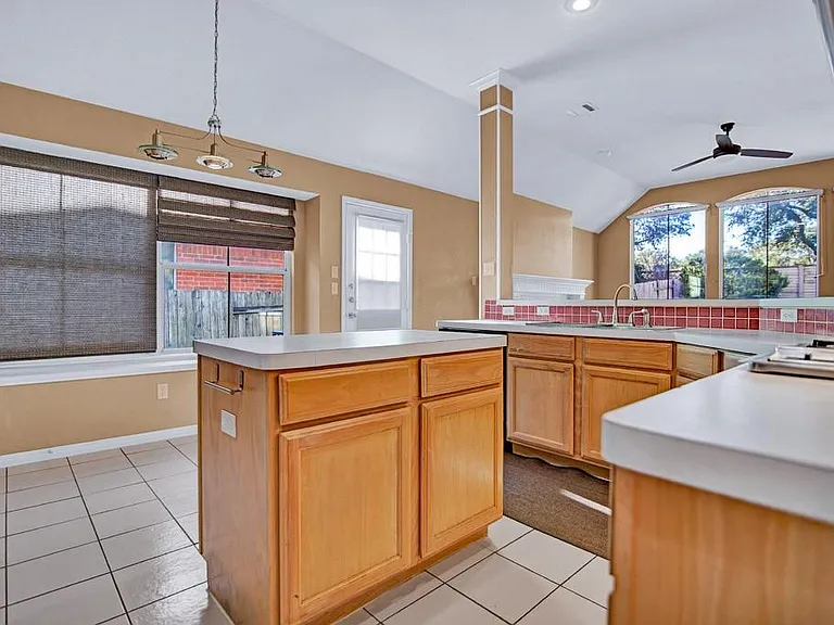 1901 Dapplegrey Ln — Photo 20
