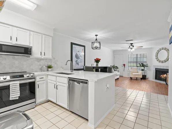 2215 Post Rd APT 1018, Austin, TX 78704