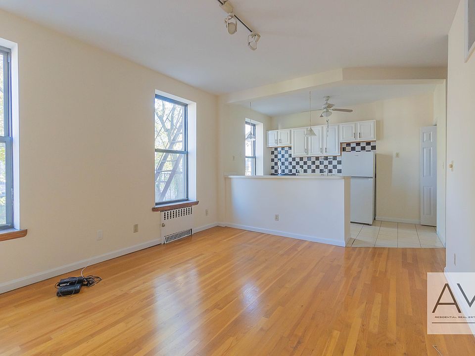 1st image of 71 Underhill Ave #3C