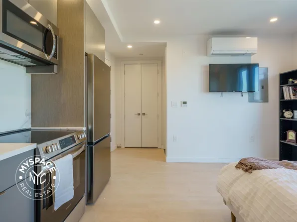 1499 Bedford Avenue image 6 of 35