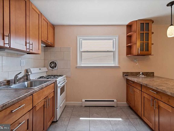 5th image of 9533 Evans St
