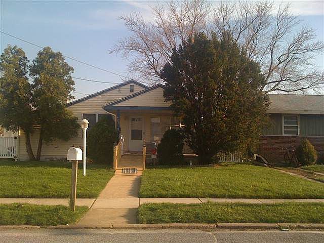 1st image of 927 N Shore Dr