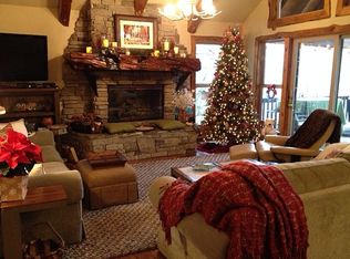 866 Golf Course Rd, Lake Arrowhead, CA 92352