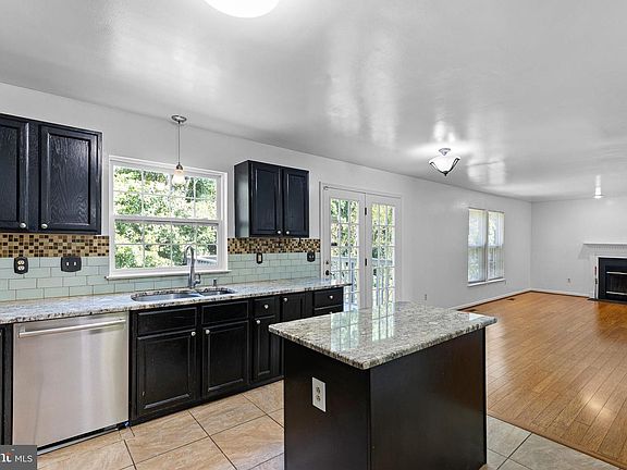 4th image of 152 McCormick Blvd