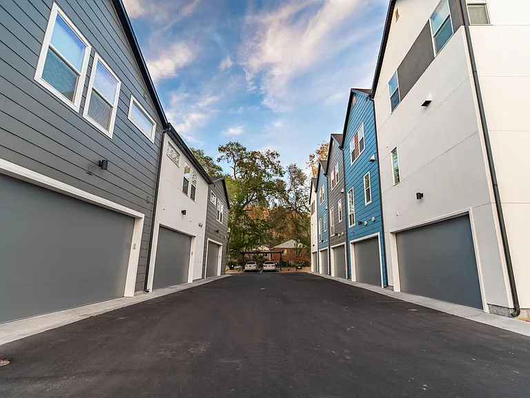 Woods Rose Townhomes — Photo 19