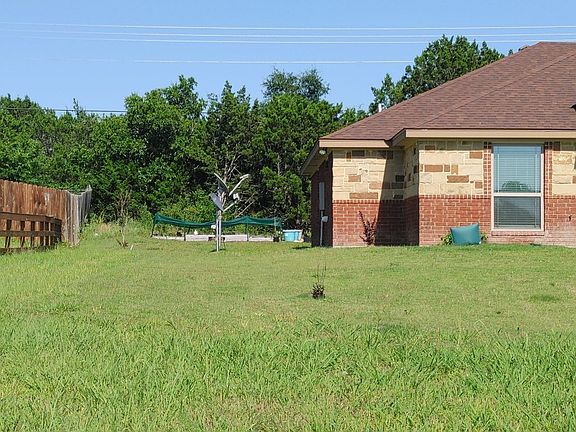 3rd image of 1101 Myrtle Dr