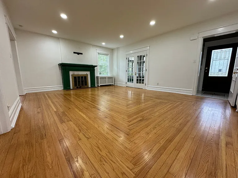 2201 W Gordon St — Photo 6