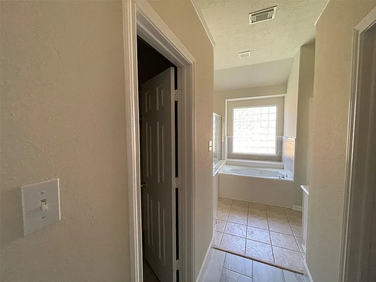 5934 Heathmoor Ln — Photo 4