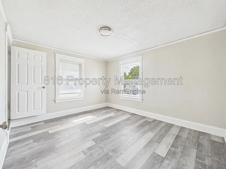 3205 E 31st St — Photo 24