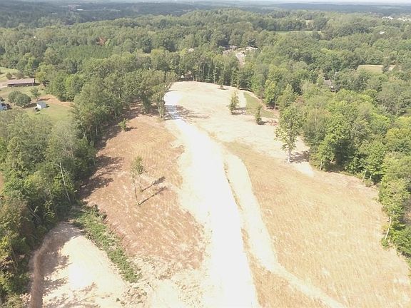 3rd image of 2 Ashley Acres Dr