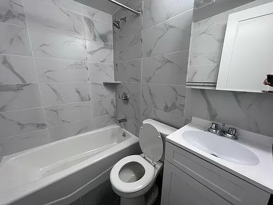 Rented by Voro Purple LLC | media 8