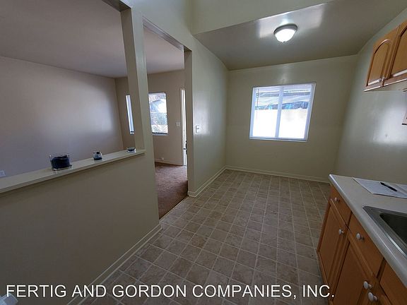 5th image of 2136 Raymond Ave #6974240