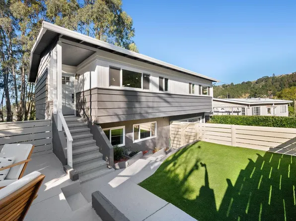 1064 Crespi Dr, Pacifica, CA 94044