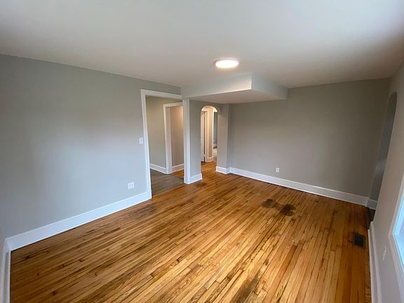 5th image of 109 Stratford Ave
