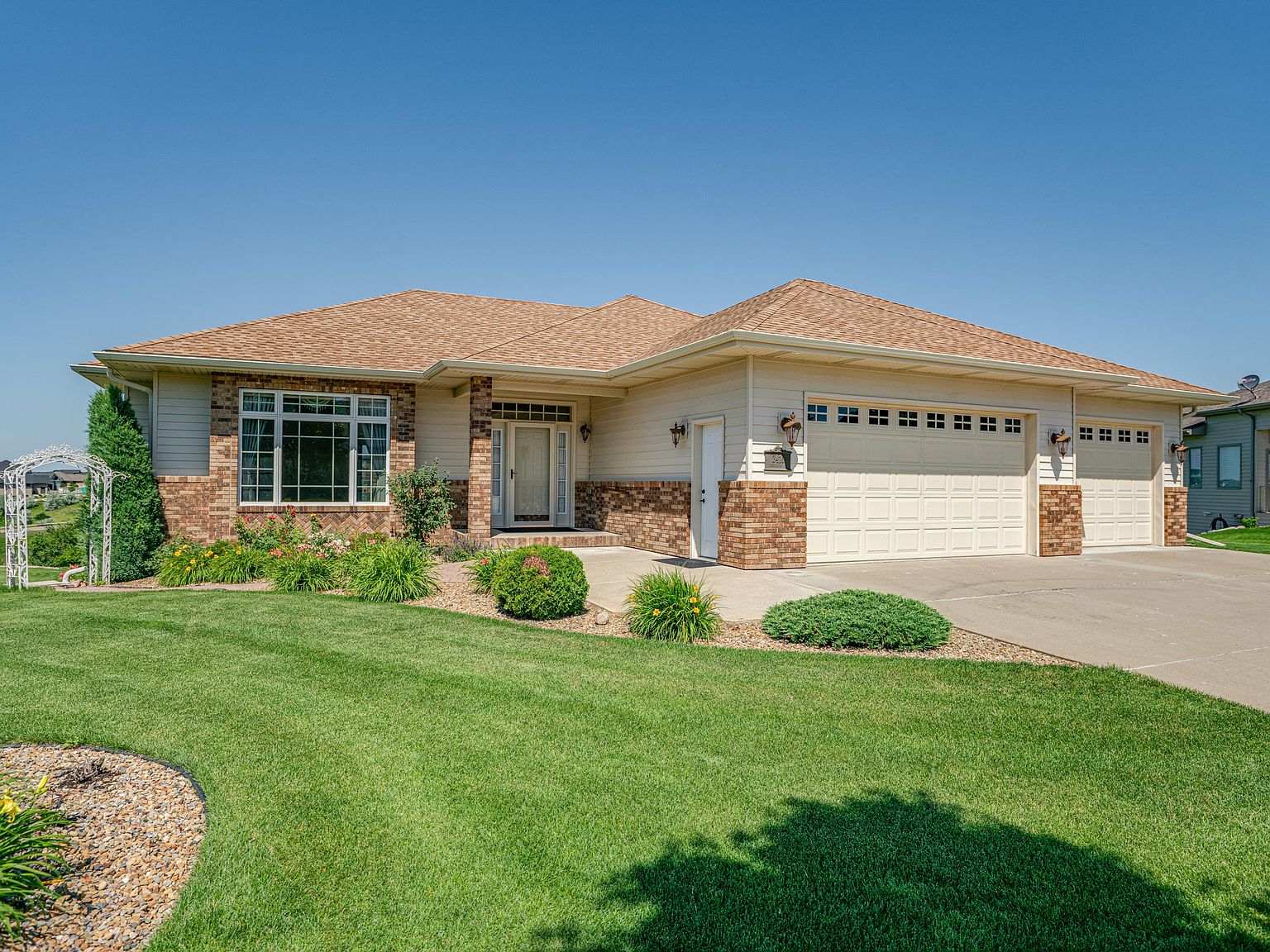 3416 Thunderbird Ln, Bismarck, ND 58503 Zillow
