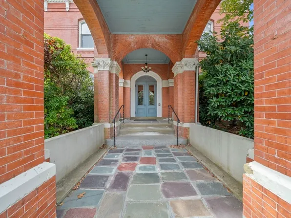 80 Parks St APT 5, Duxbury, MA 02332