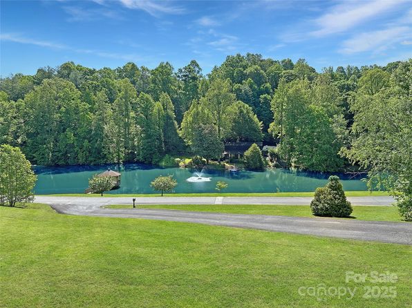 207 Lakeview Dr, Marion, NC 28752