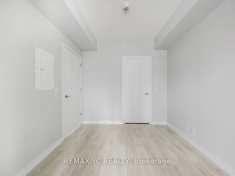 2221 Yonge St #1201 — Photo 11